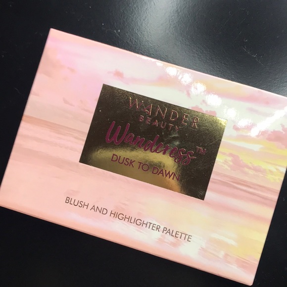 Dusk to dawn blush and hug lighter palette - Picture 1 of 6